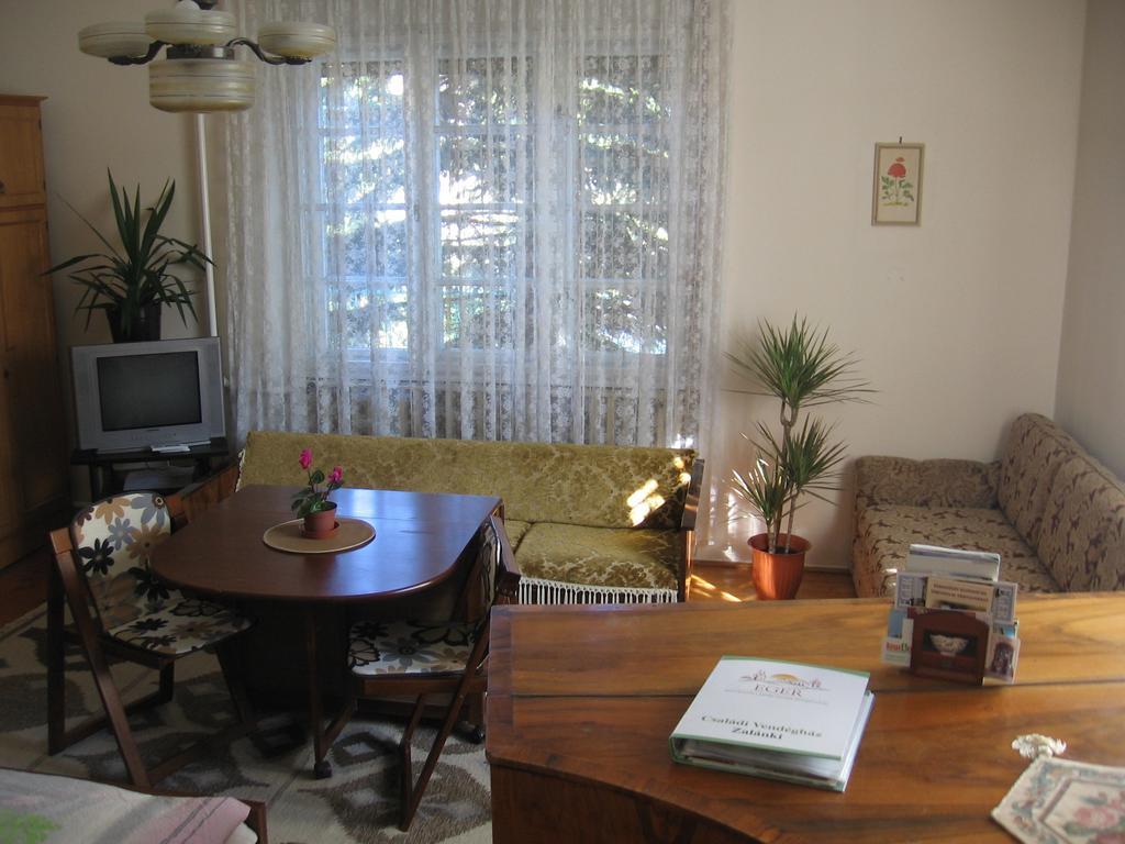 Ferienwohnung Csaladi Vendeghaz Erlau Zimmer foto