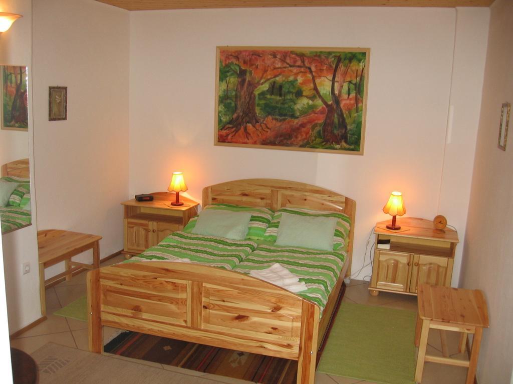 Ferienwohnung Csaladi Vendeghaz Erlau Zimmer foto